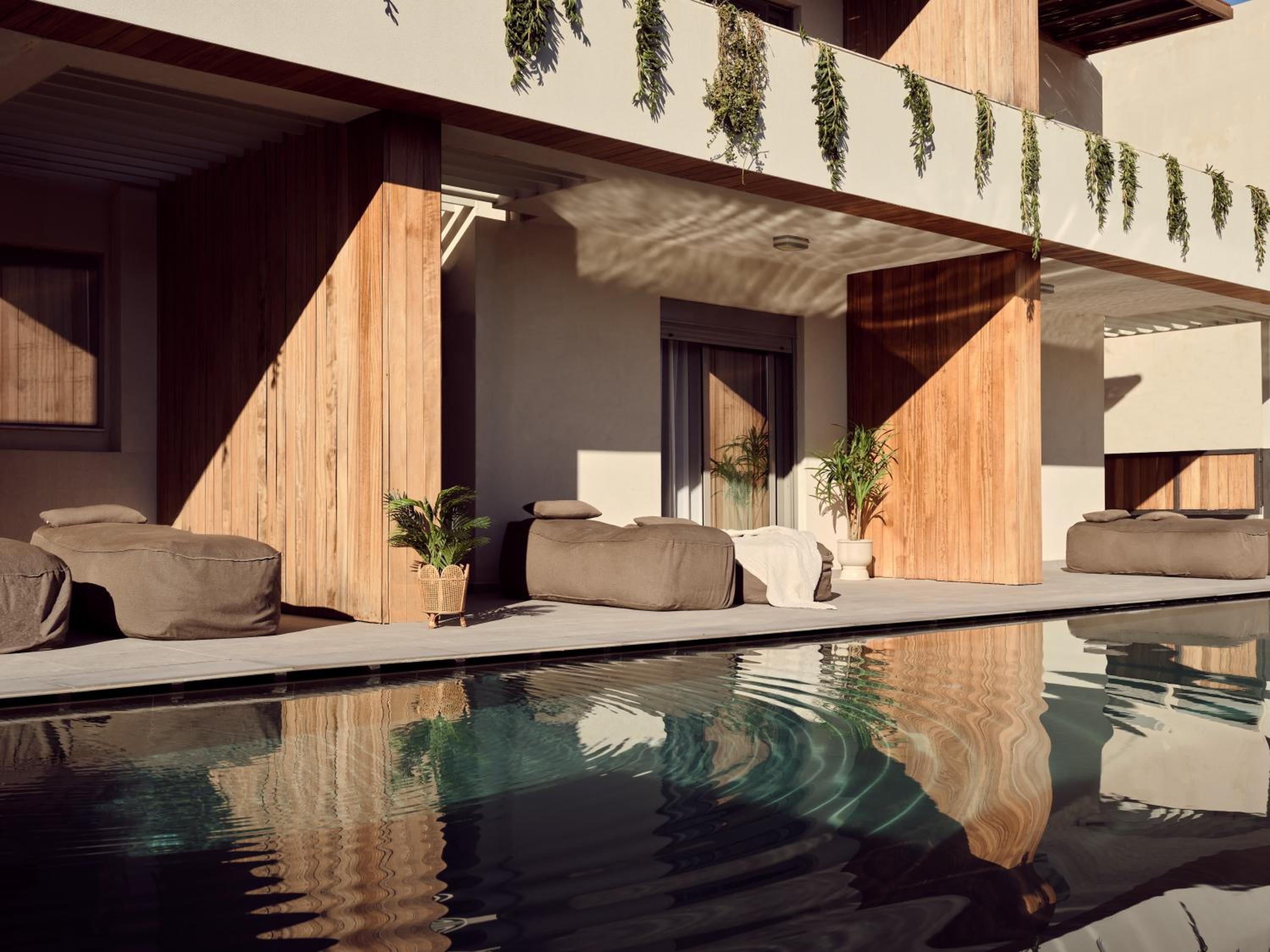 ÒLA Exclusive Residence, with Pool & Beach Access, By ThinkVilla