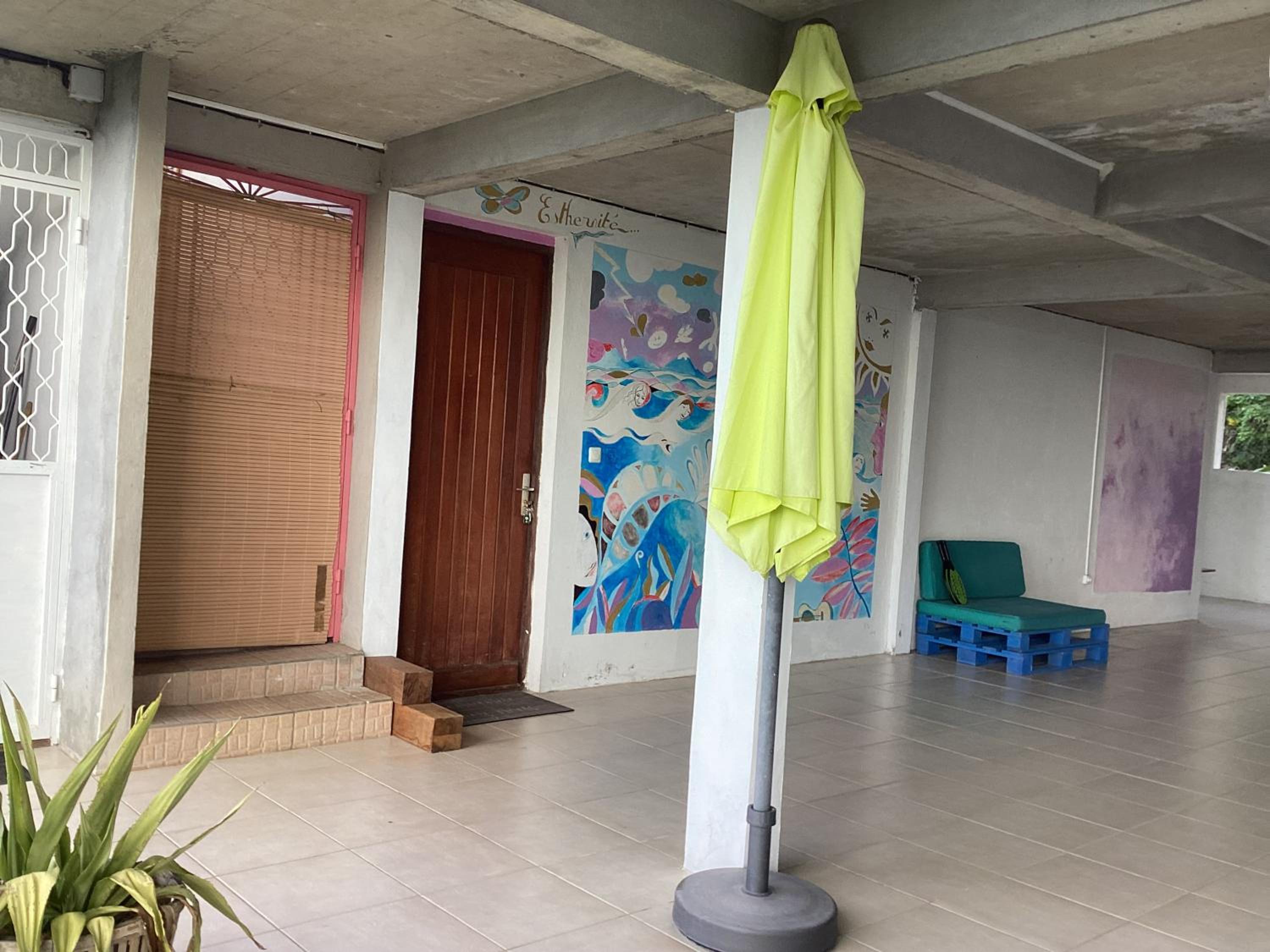 Schoelcher : studio équipé, deck et vue imprenable