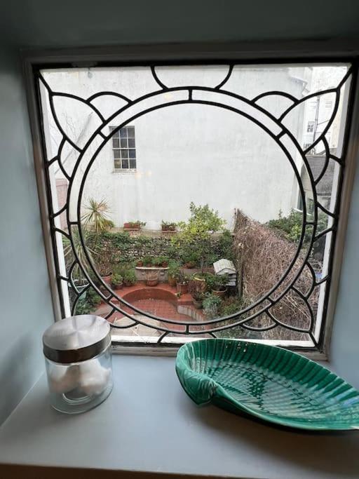 Seaside garden flat in Kemp Town