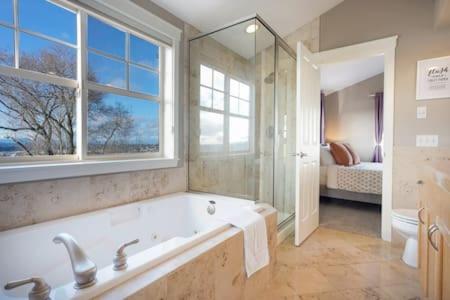 Fremont home with panoramic views near Woodland Zoo view 2