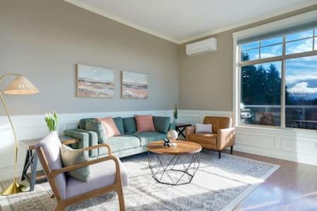 Fremont home with panoramic views near Woodland Zoo view 3