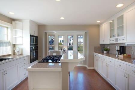 Fremont home with panoramic views near Woodland Zoo view 4