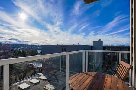 Fremont home with panoramic views near Woodland Zoo view 5