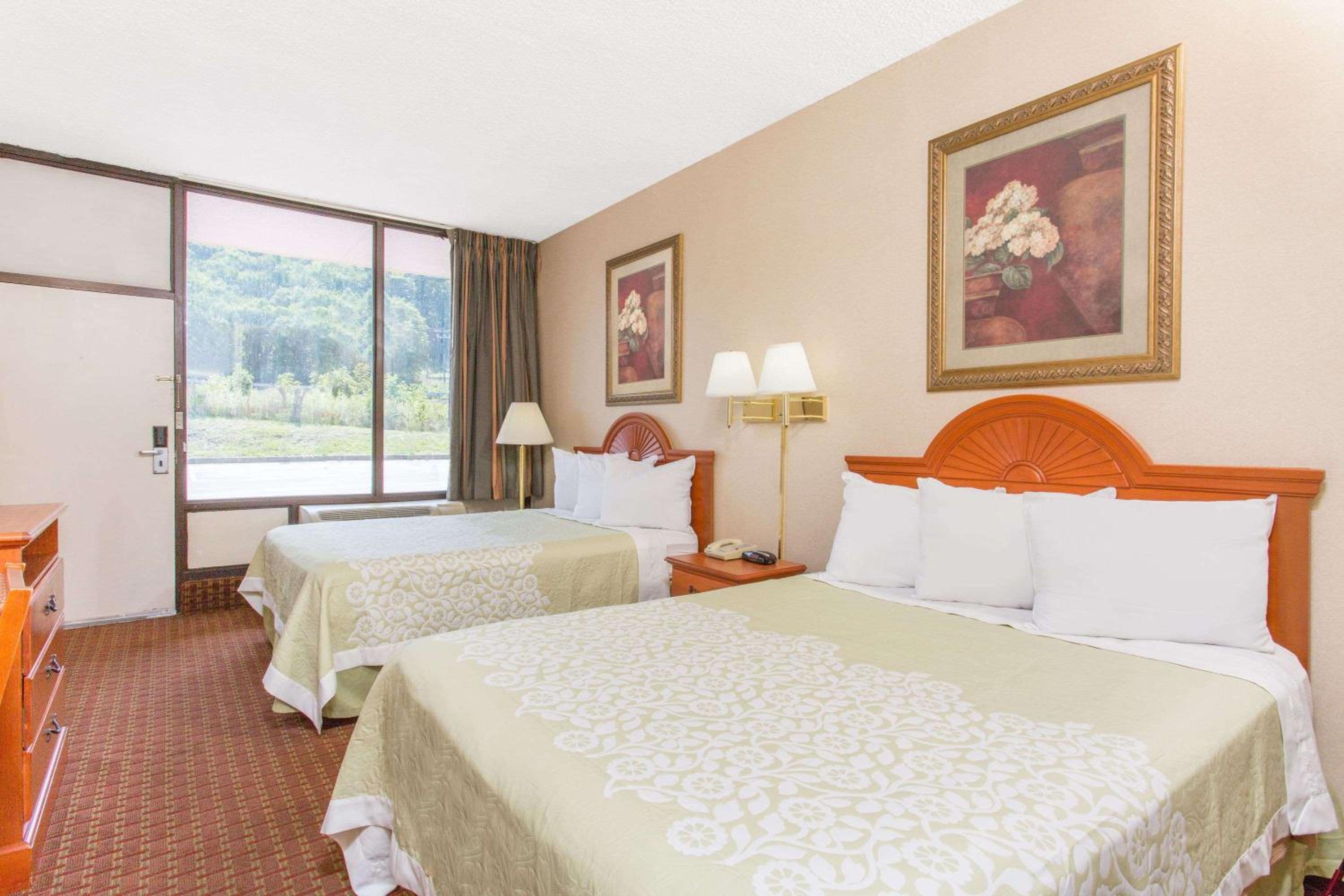 Days Inn by Wyndham Princeton view 4