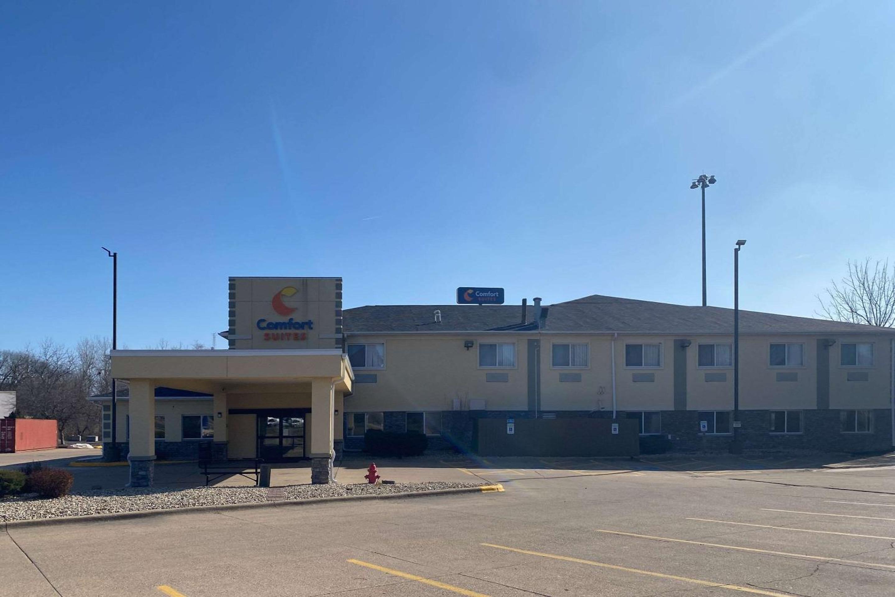 Comfort Suites Peoria I-74 view 3