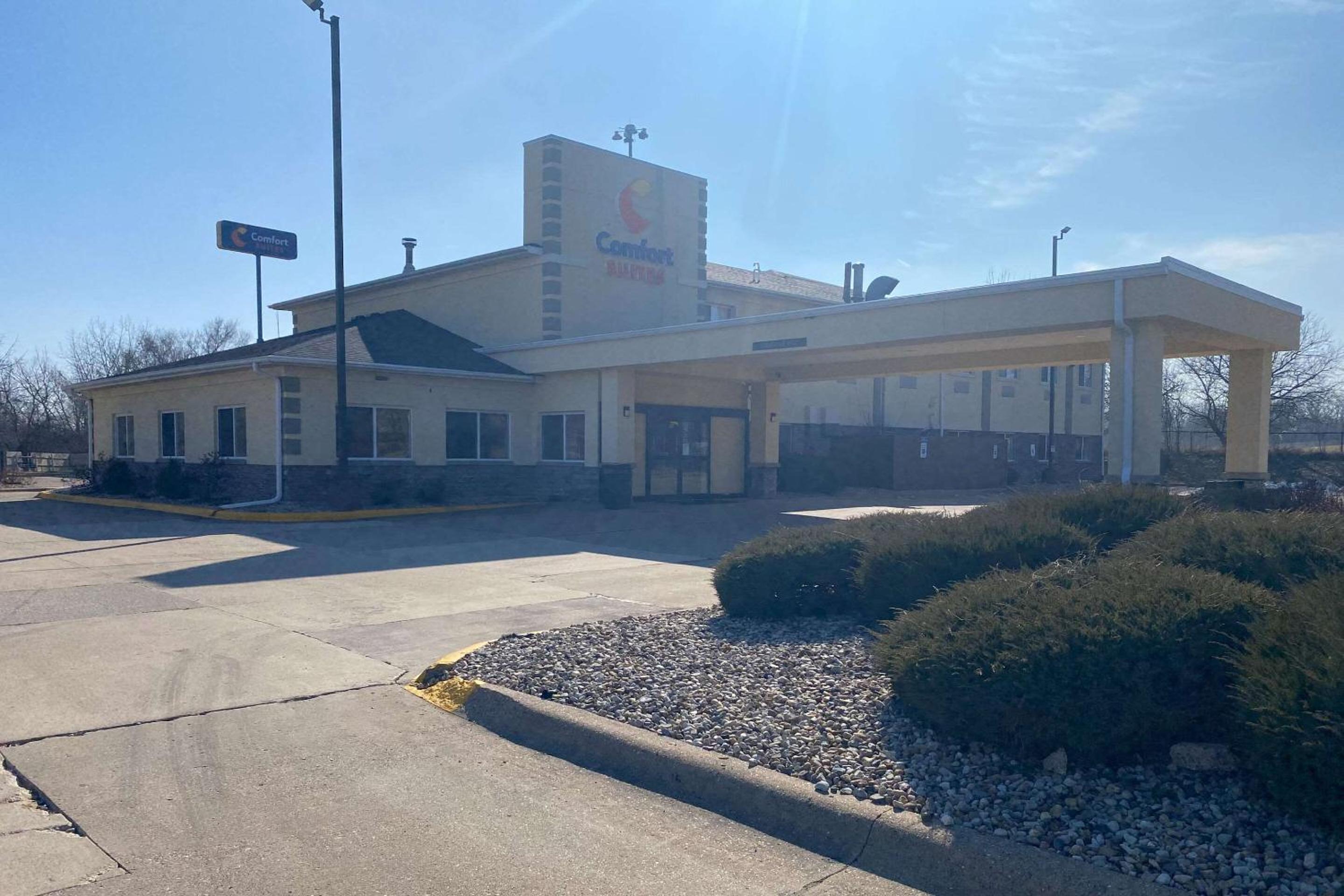 Comfort Suites Peoria I-74 view 4