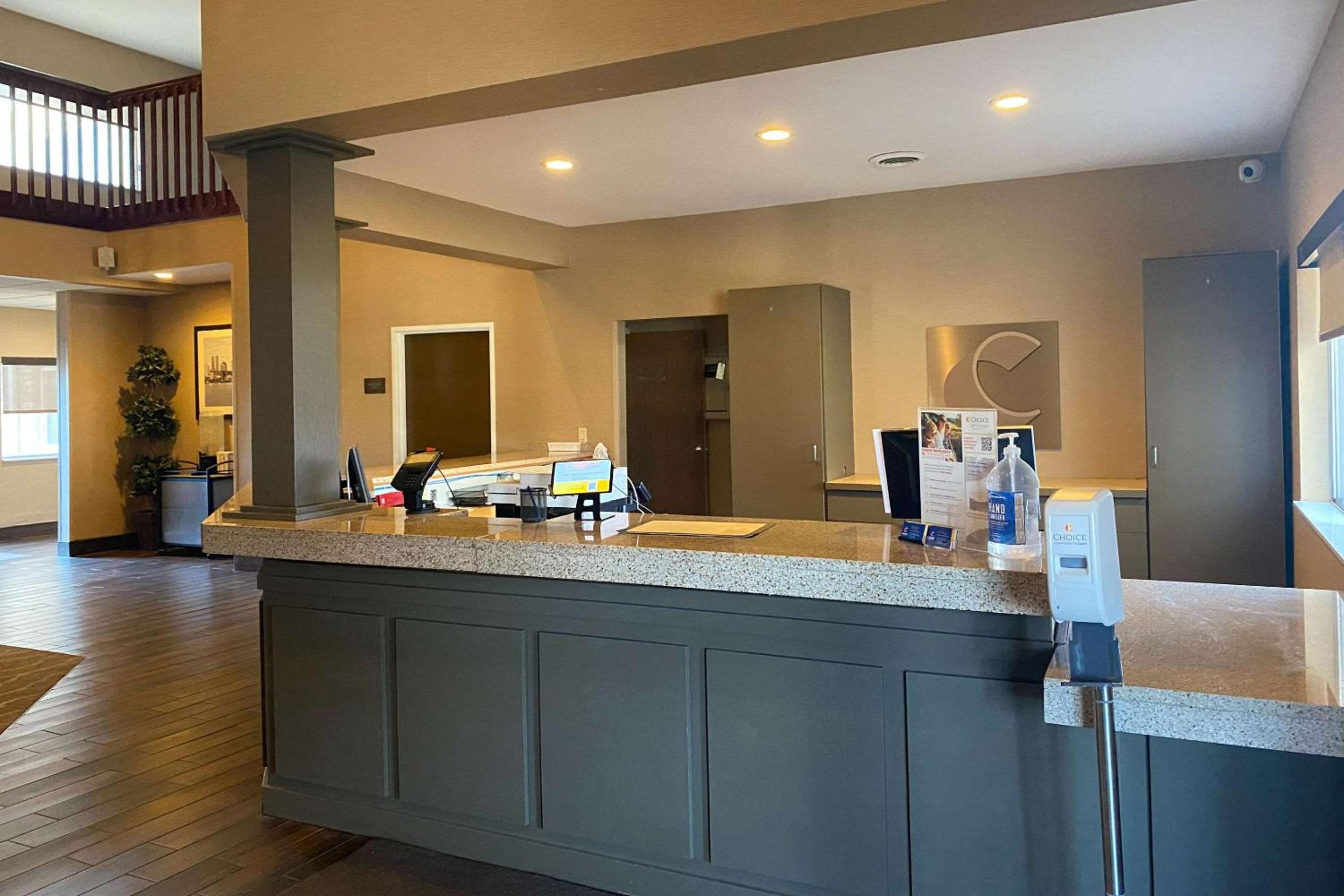 Peoria Vacations - Comfort Suites Peoria I-74 - Property Image 5