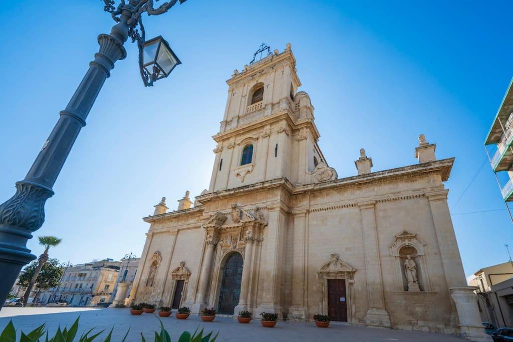 Fronte mare [5min da Noto] wifi-giardino