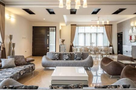 Long Stay Villa in Swiss Town! view 3
