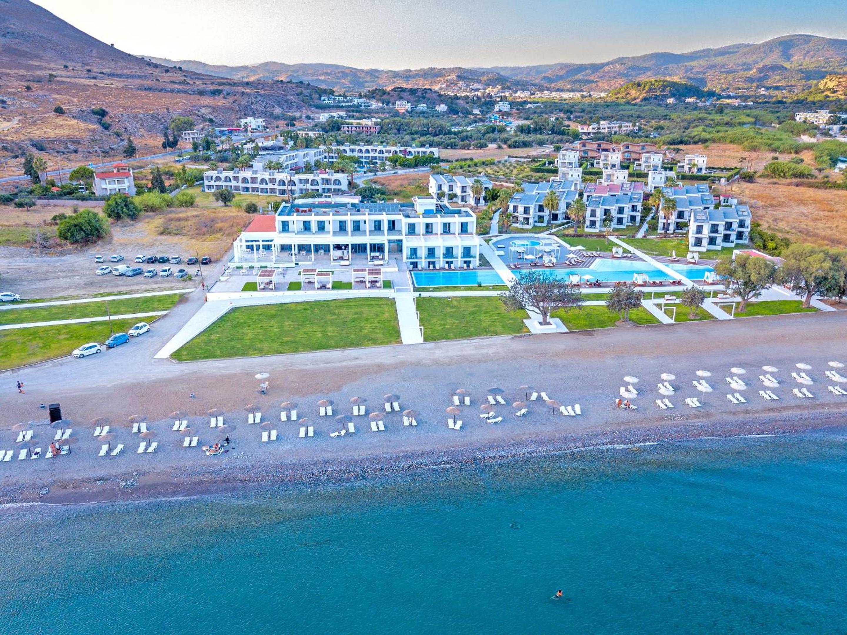 Hotel Kamari Beach - Image 1
