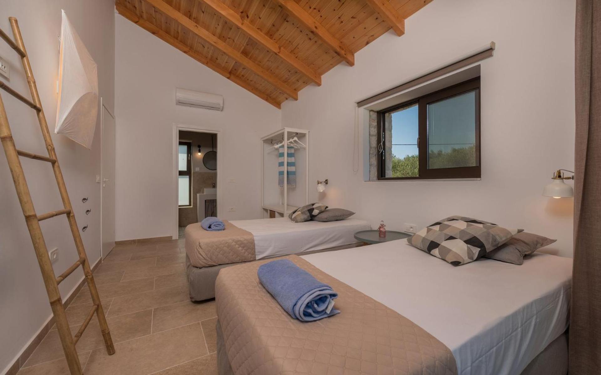 Splendid Zakynthos Villa - 3 Bedrooms - Villa Petlivia - En-suite Bathrooms - Walking Distance to Beach photo 5