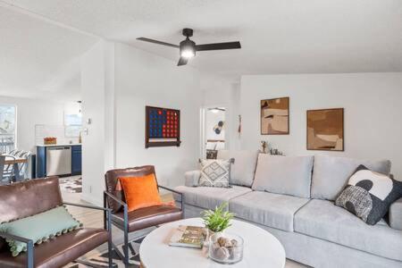 Starlight Horizon Cabin C - Pet-Friendly Texas Hill Country Cabin Near Canyon Lake - Pool, Stargazing & Group Getaways Sleeps 8 view 4