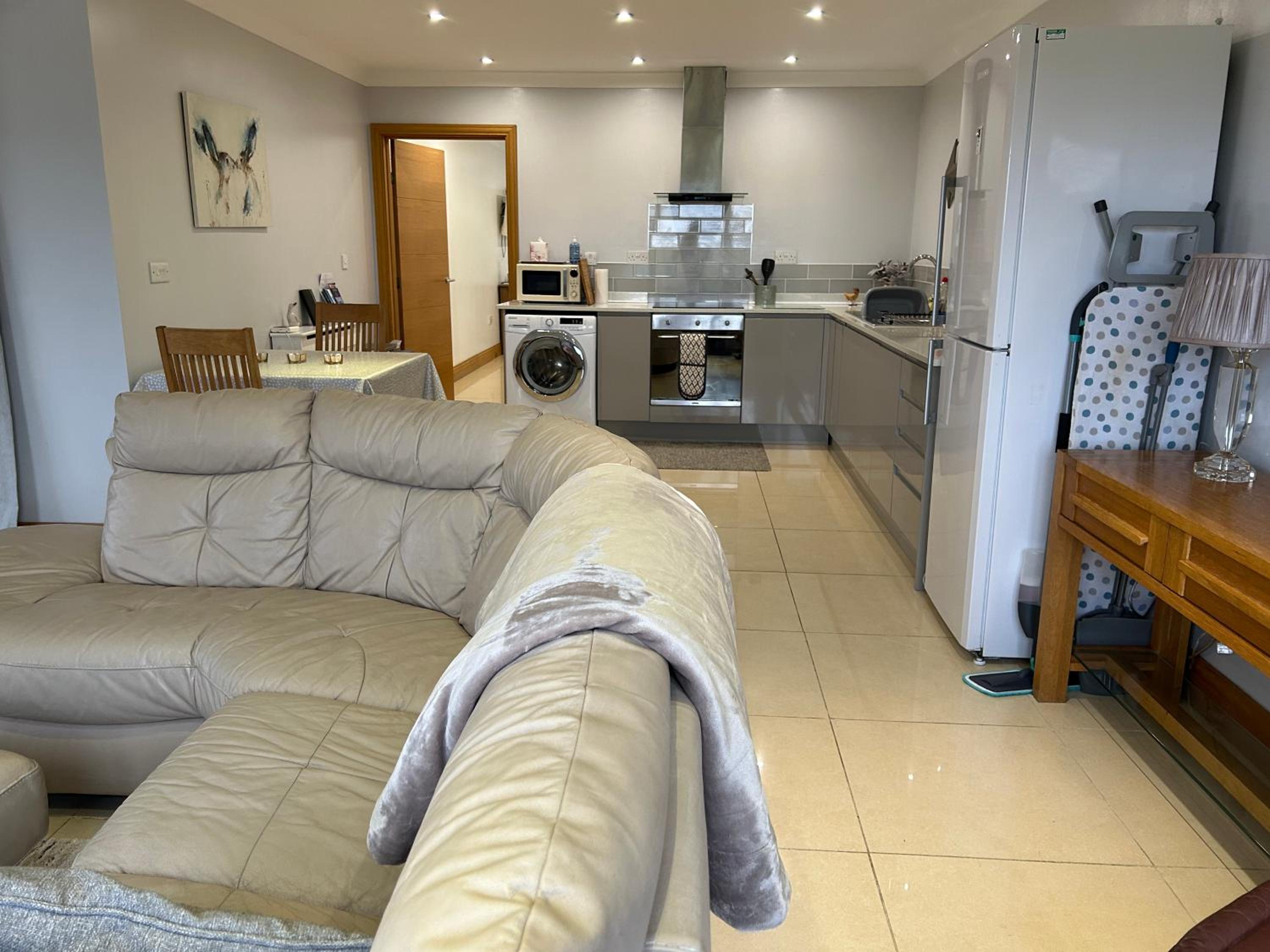 Spacious Self Contained 1 Bedroom Flat Colwinston view 3