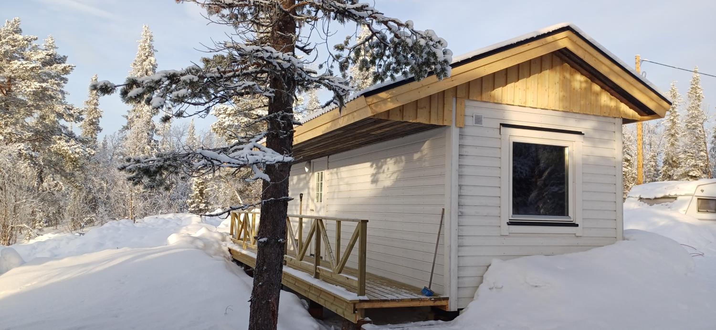 LAKESIDE AURORA CABINS view 3