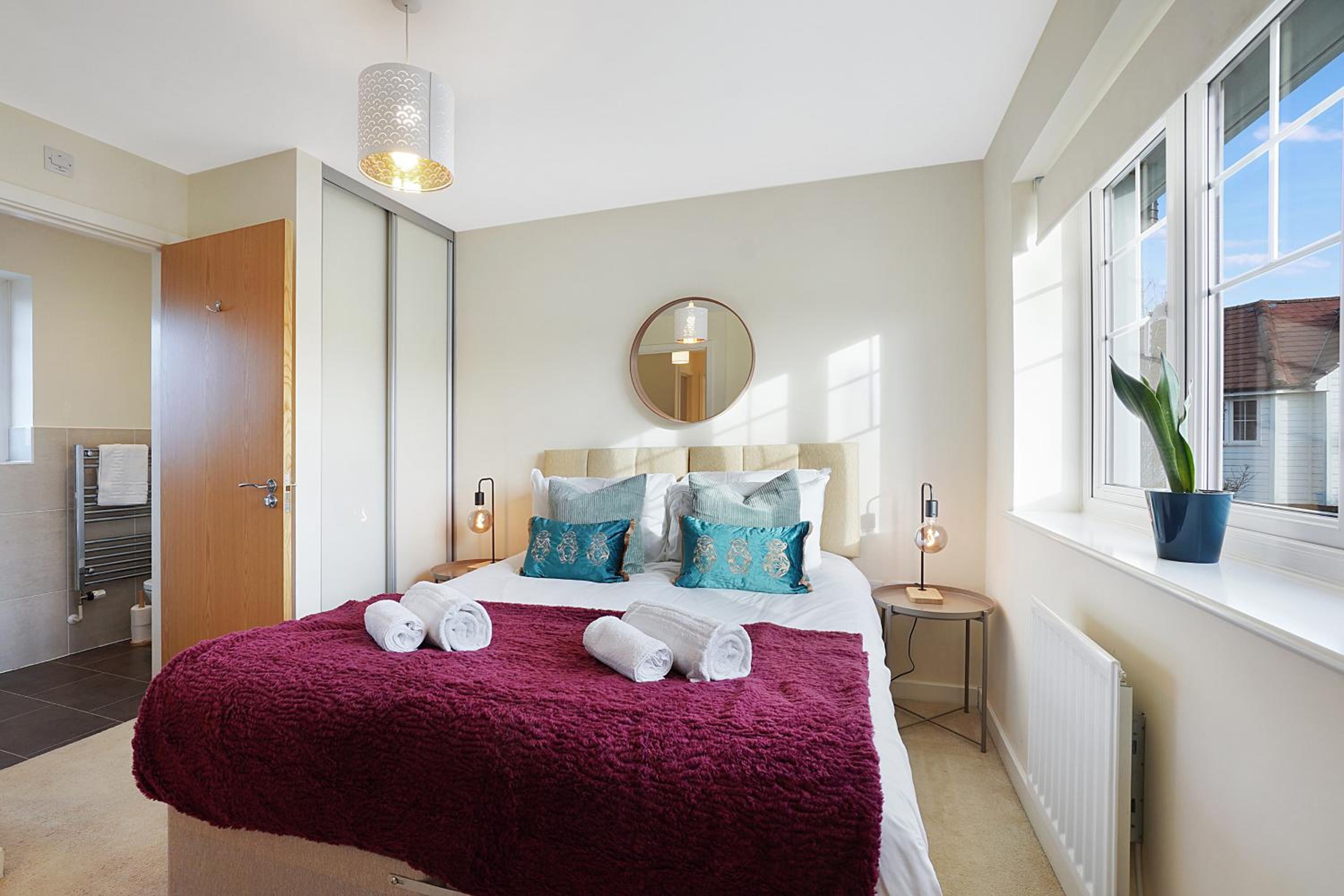 Eco - Family & contractor house, Ultra fast Wifi, free Garage Parking by Pure Abodes view 3