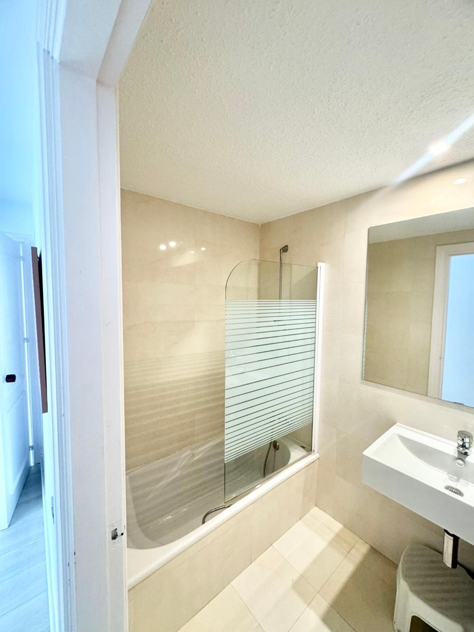 SEA VIEW & BEACH ACCESS - Center - Parking
