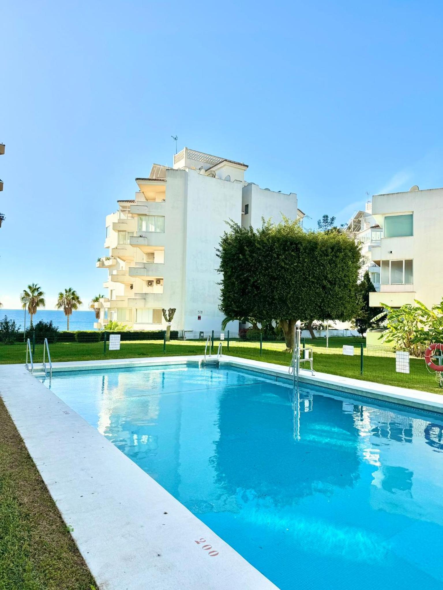 SEA VIEW & BEACH ACCESS - Center - Parking