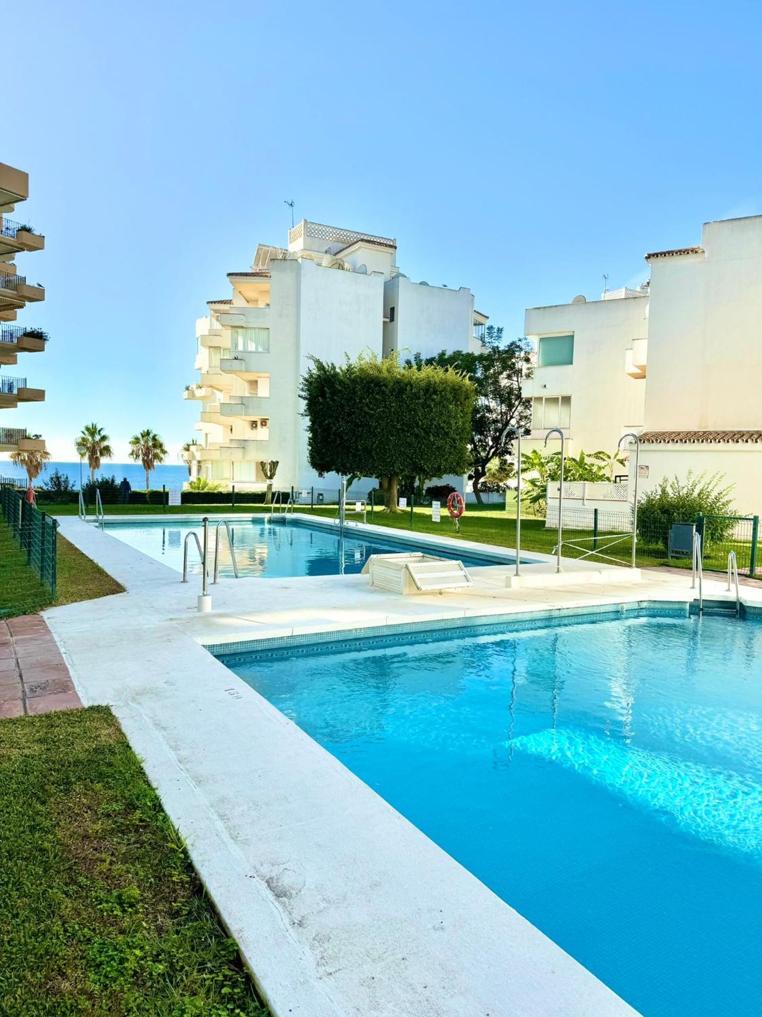SEA VIEW & BEACH ACCESS - Center - Parking