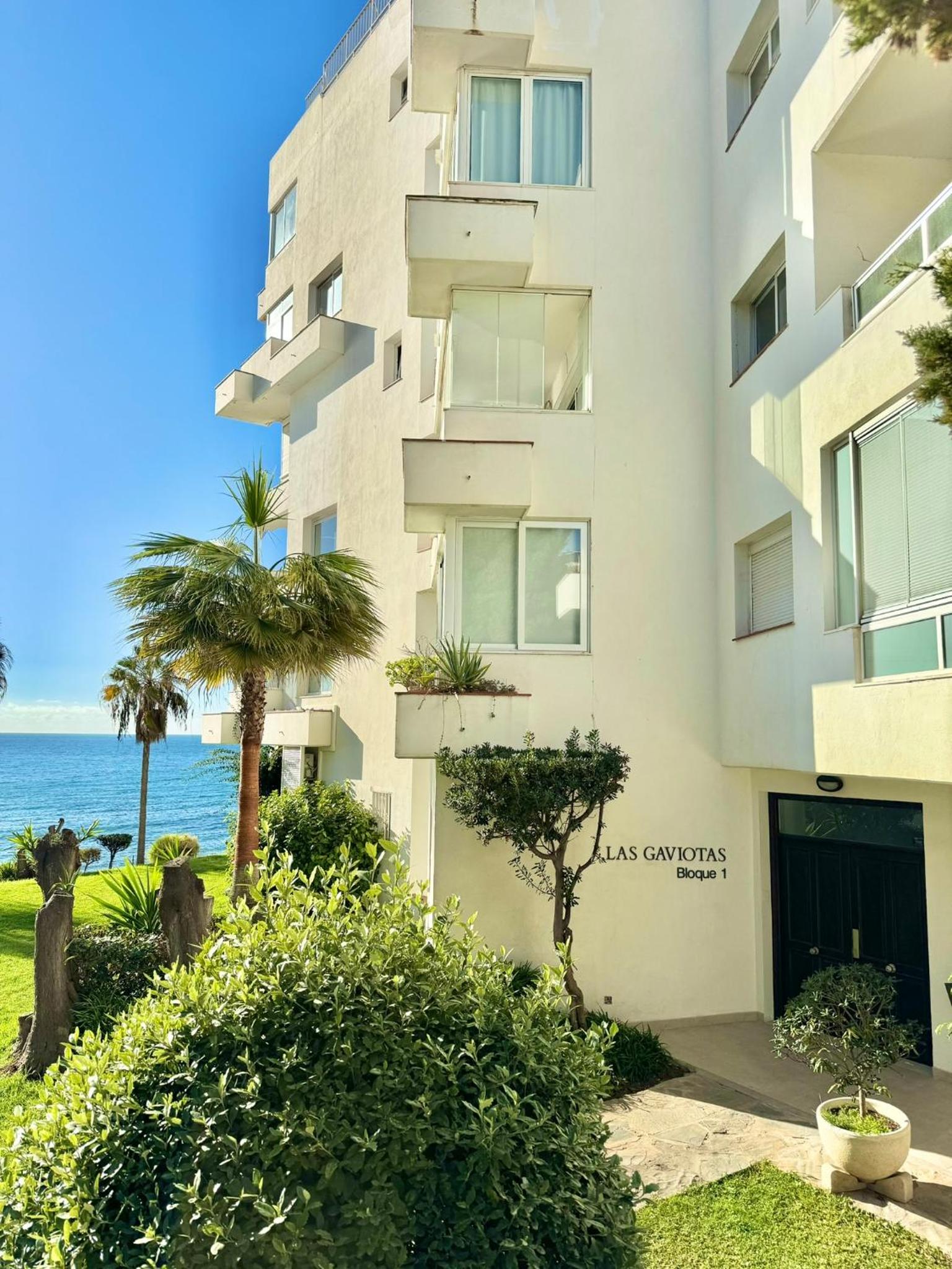 SEA VIEW & BEACH ACCESS - Center - Parking