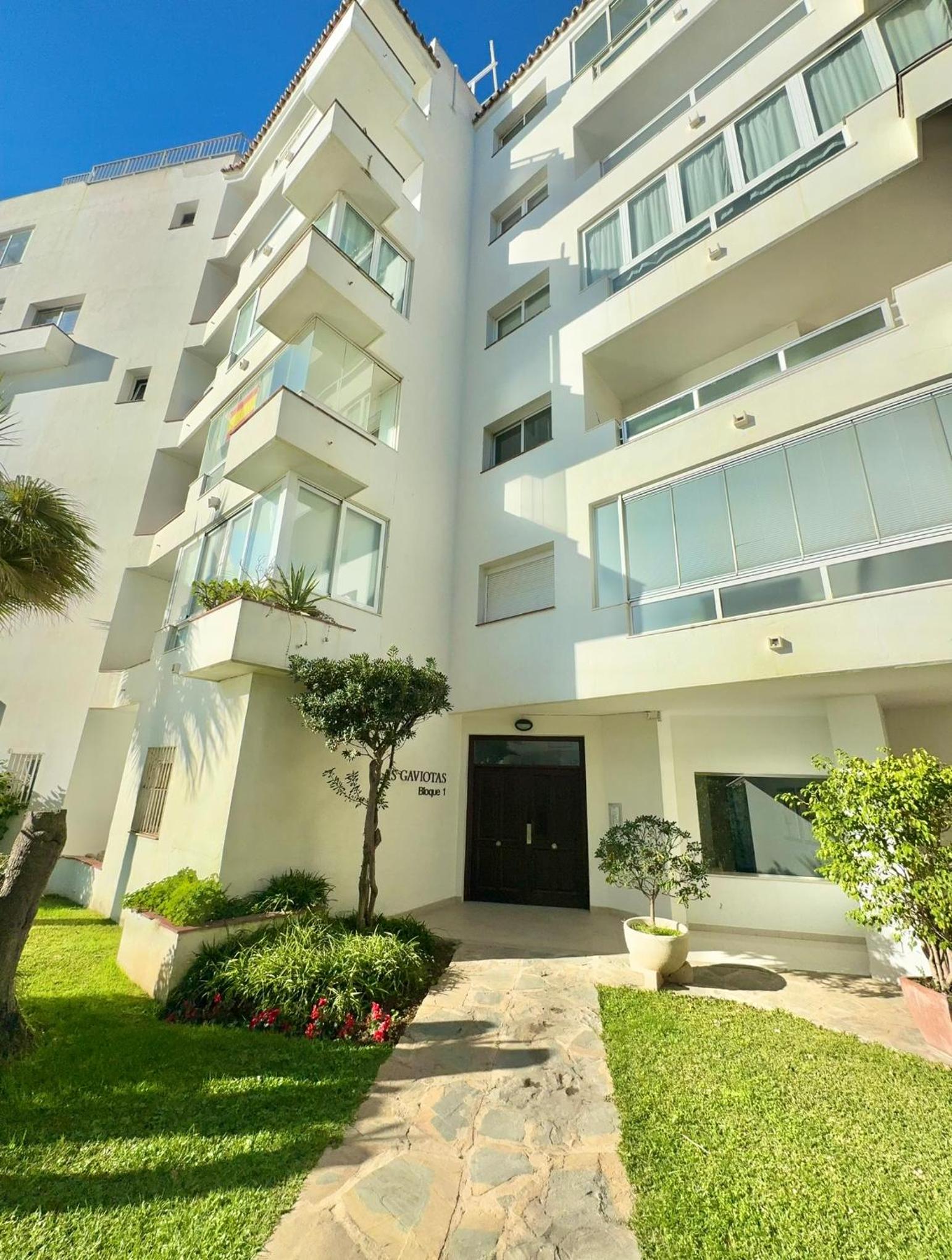 SEA VIEW & BEACH ACCESS - Center - Parking