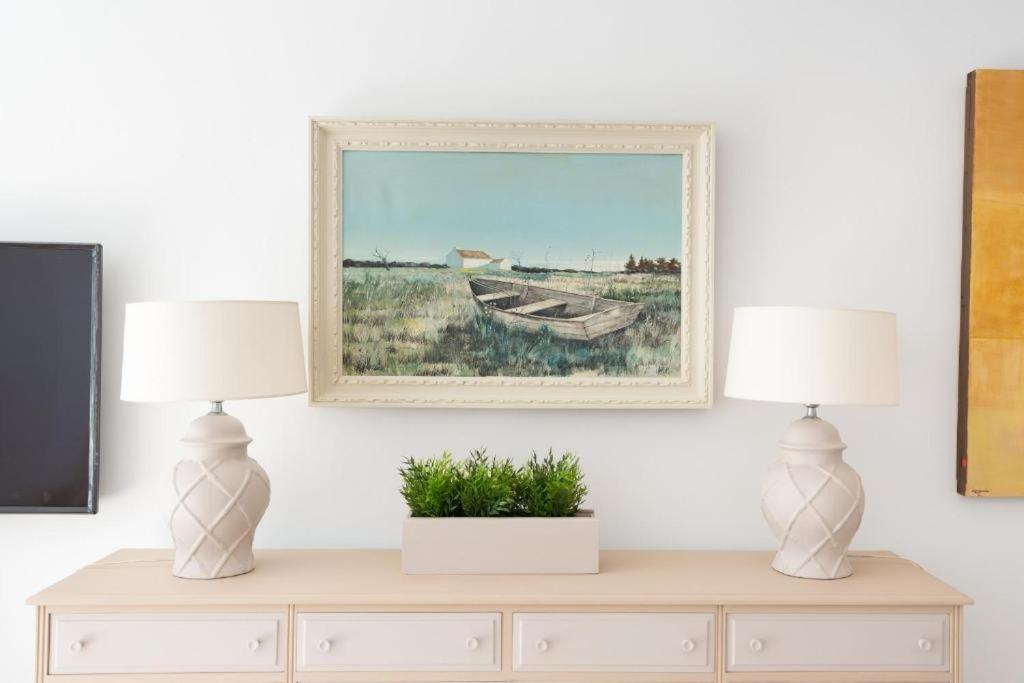 SEA VIEW & BEACH ACCESS - Center - Parking