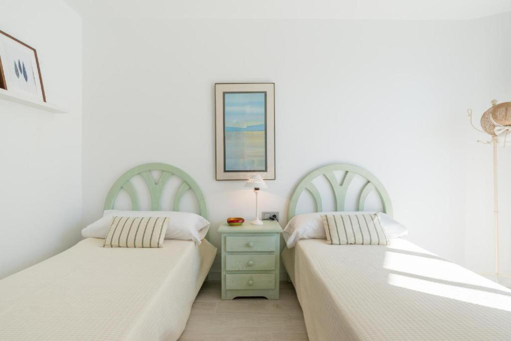 SEA VIEW & BEACH ACCESS - Center - Parking