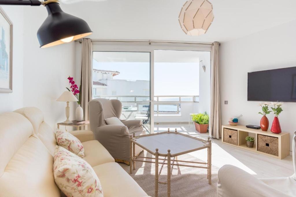 SEA VIEW & BEACH ACCESS - Center - Parking