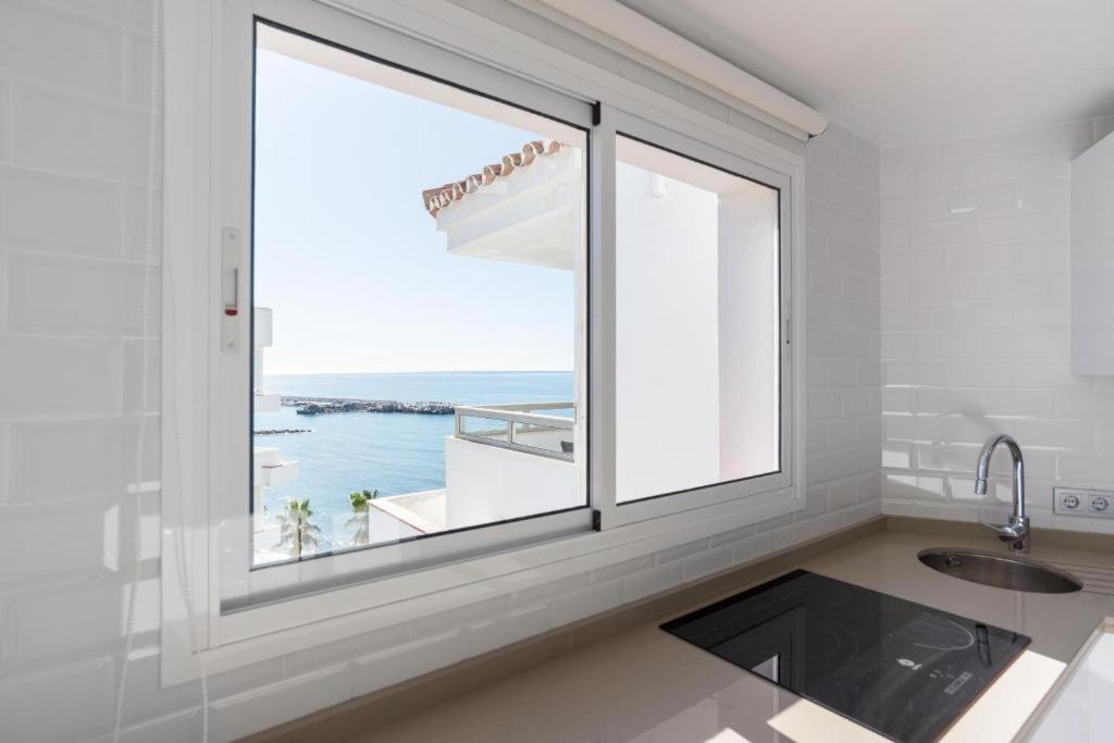 SEA VIEW & BEACH ACCESS - Center - Parking