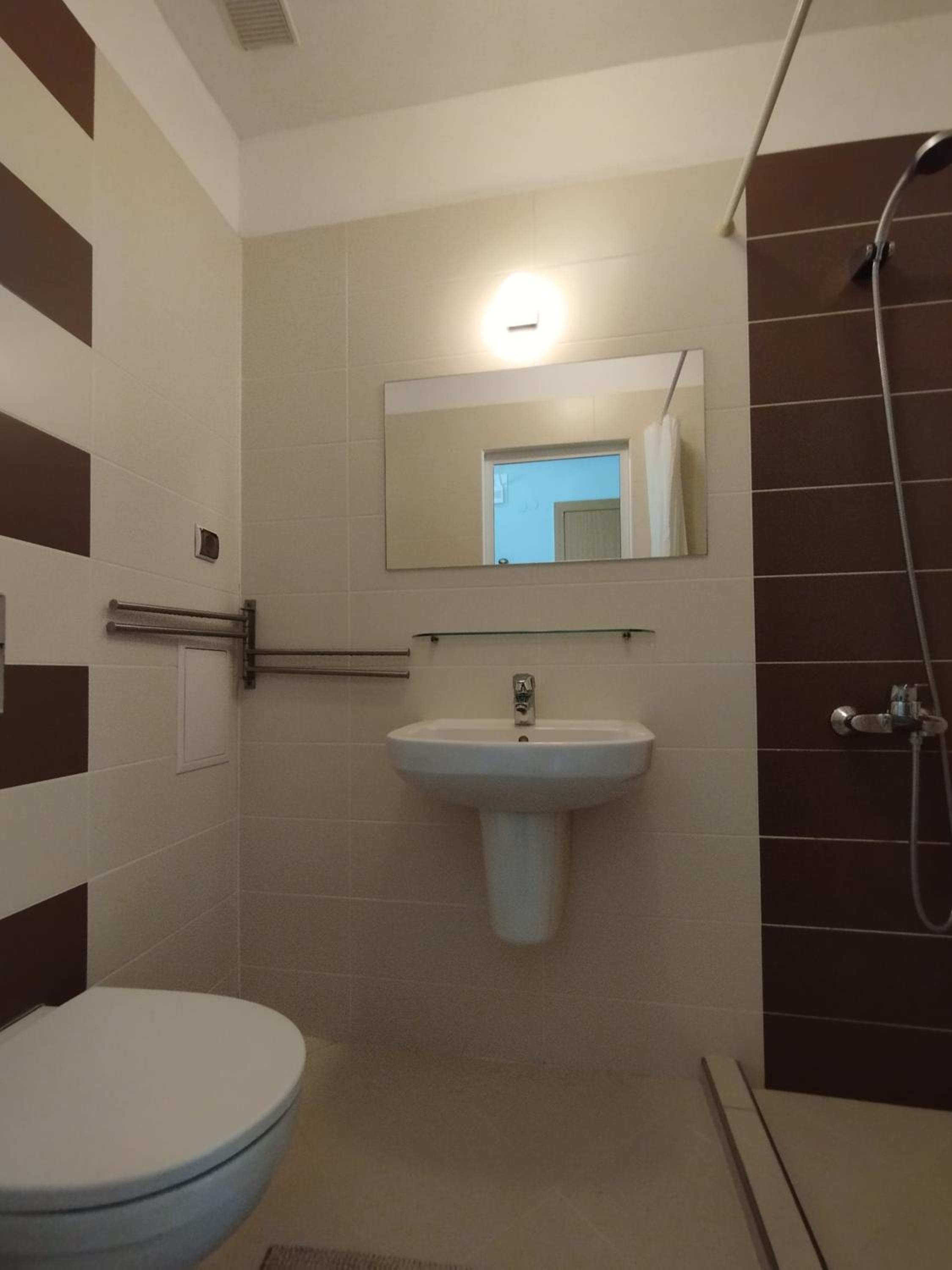 Top Center Apartment 7