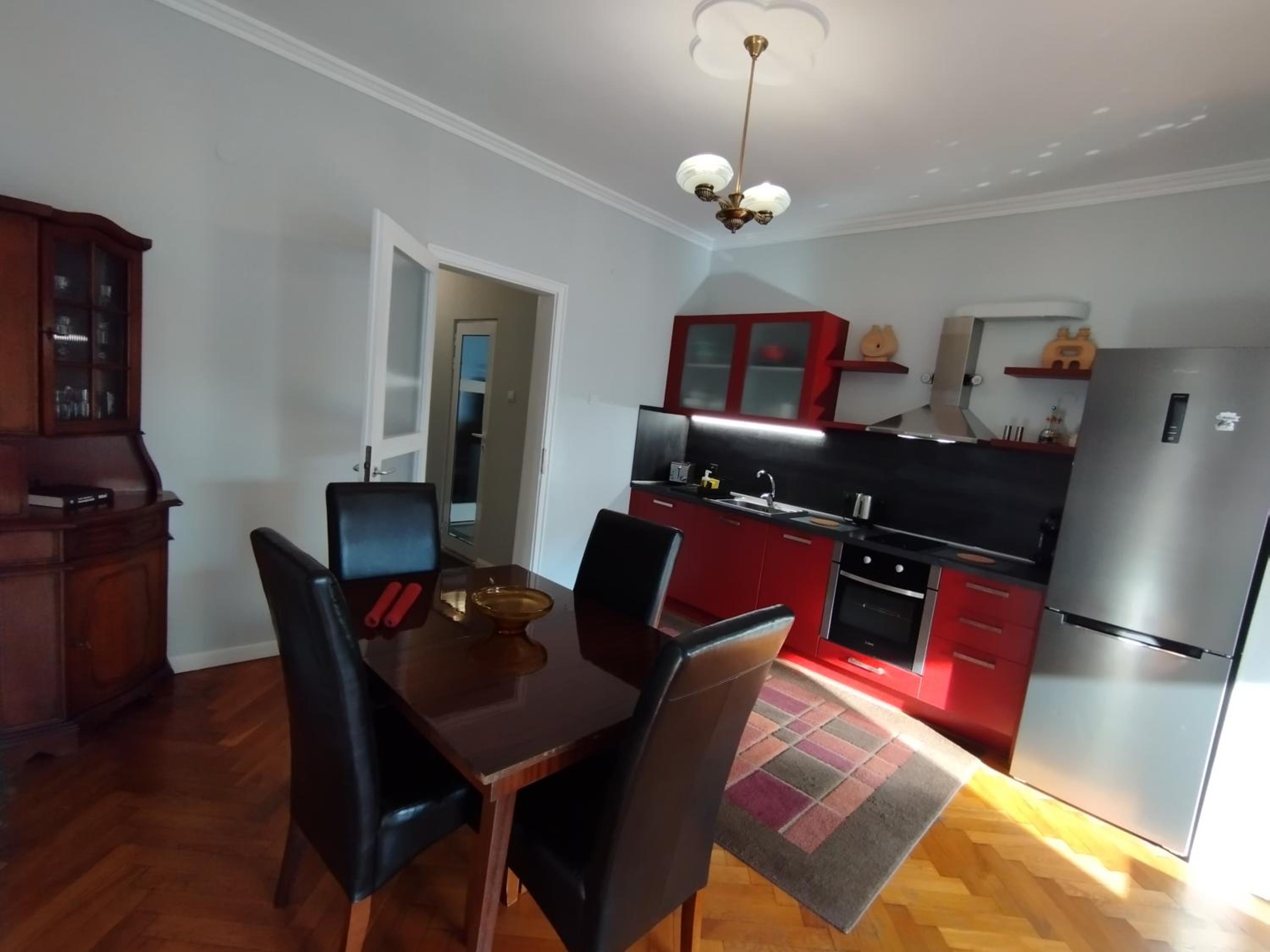 Top Center Apartment 7