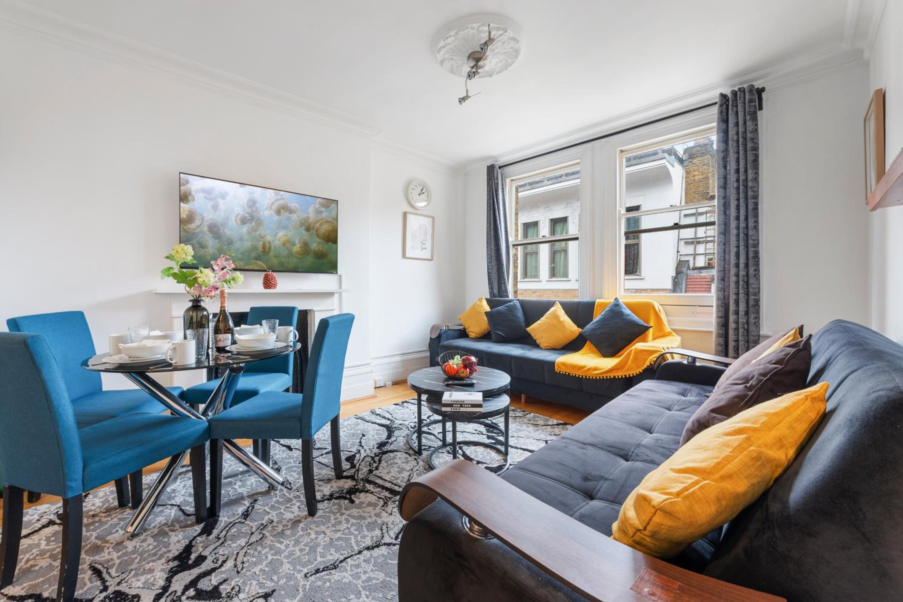 Modern Living in the Heart of Covent Garden! No Lift 6BC