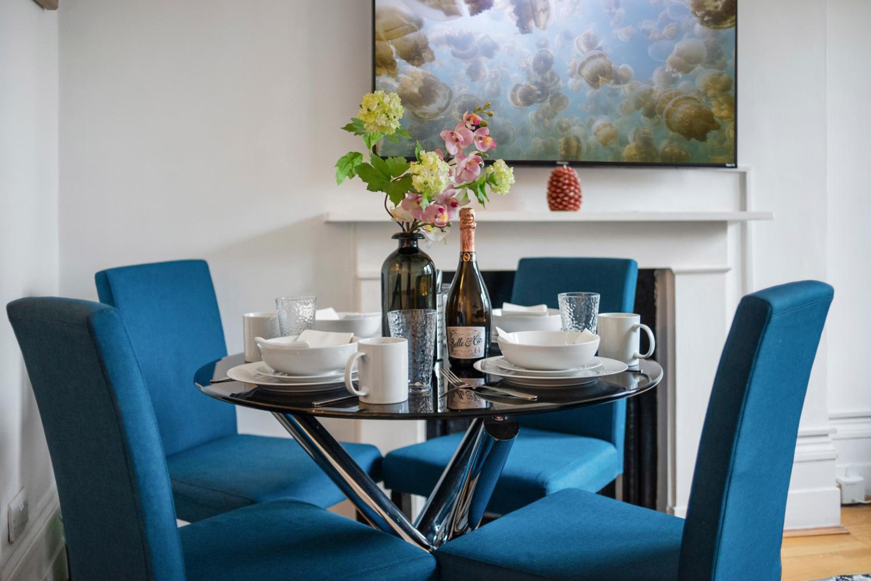 Modern Living in the Heart of Covent Garden! No Lift 6BC
