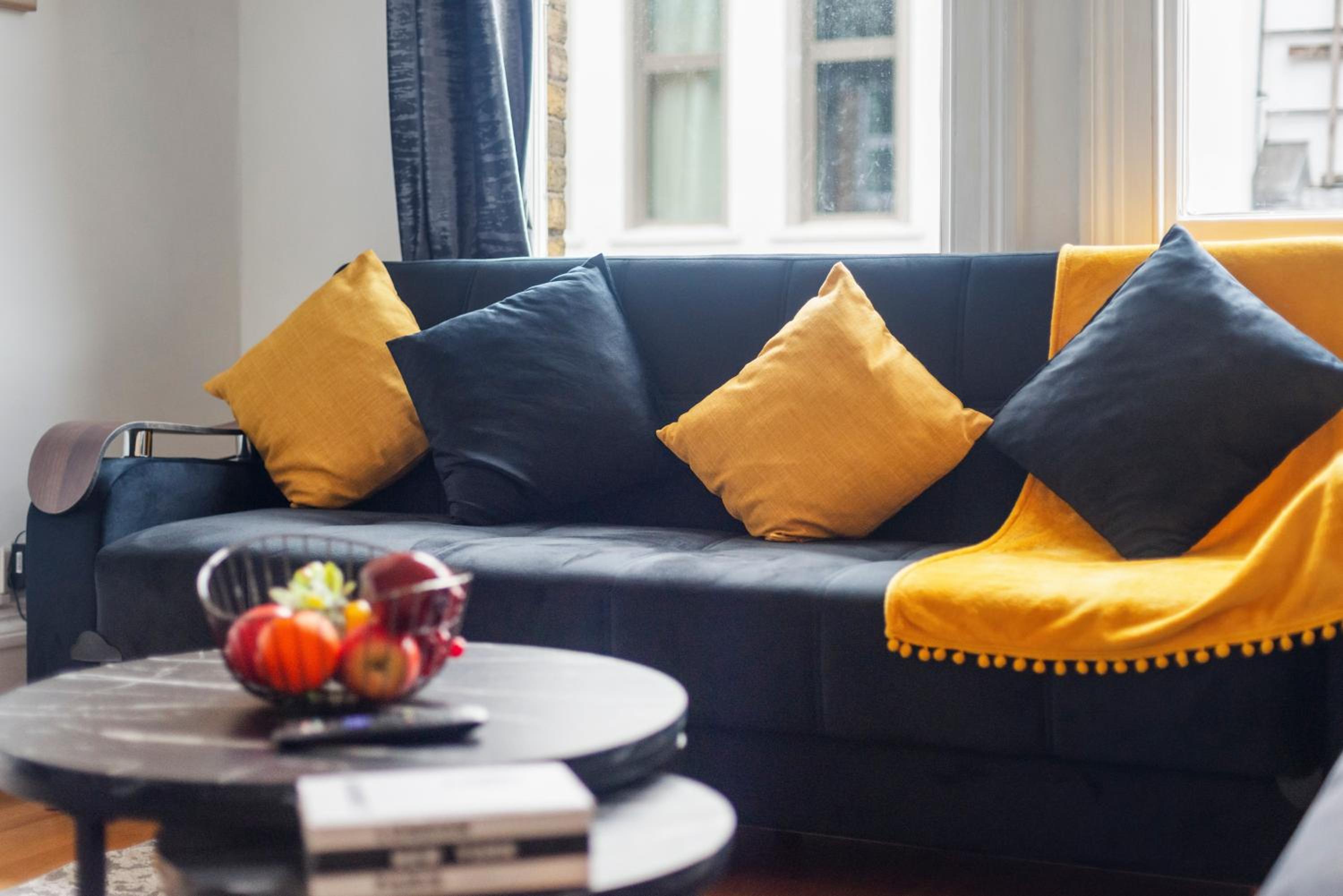 Modern Living in the Heart of Covent Garden! No Lift 6BC