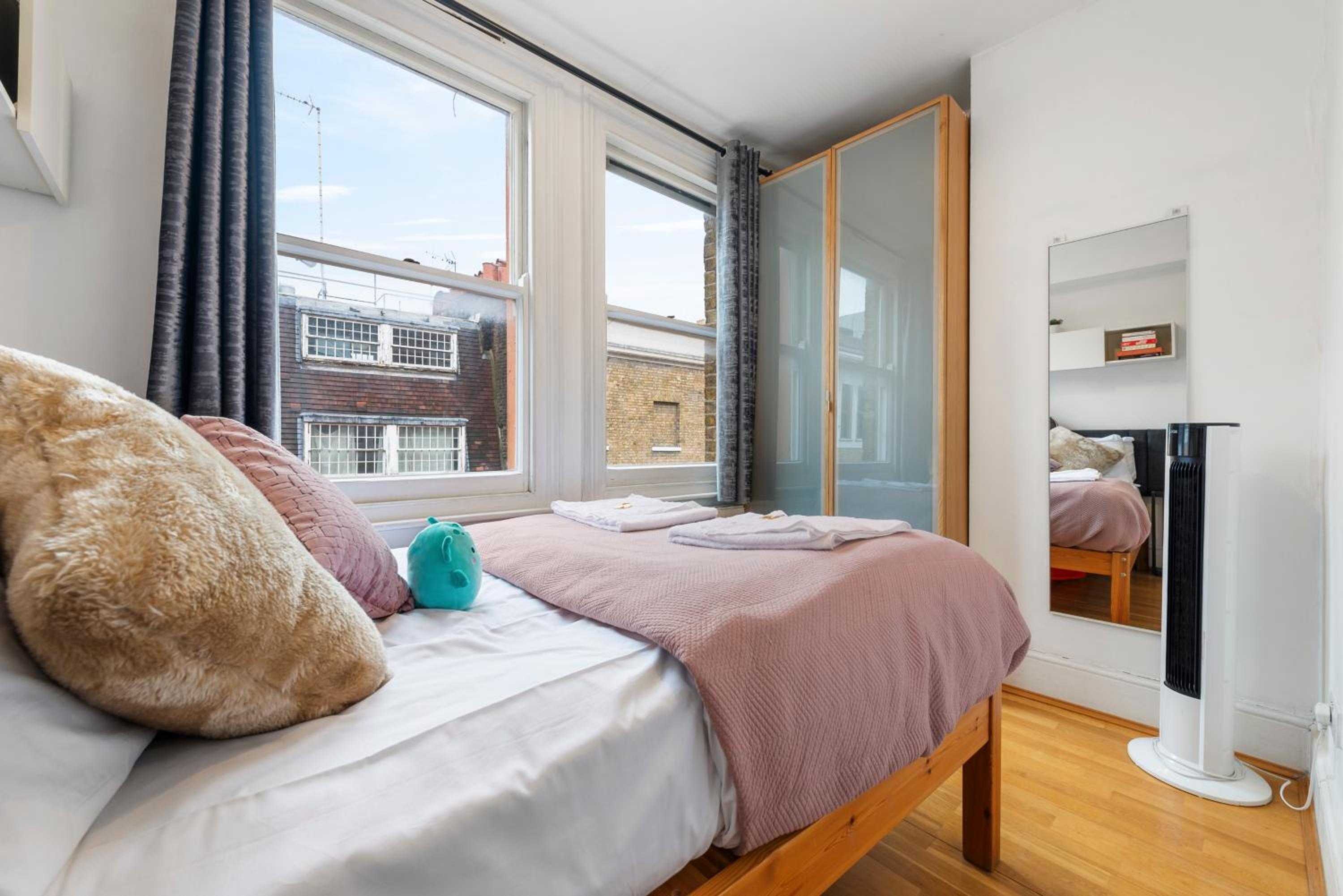 Modern Living in the Heart of Covent Garden! No Lift 6BC