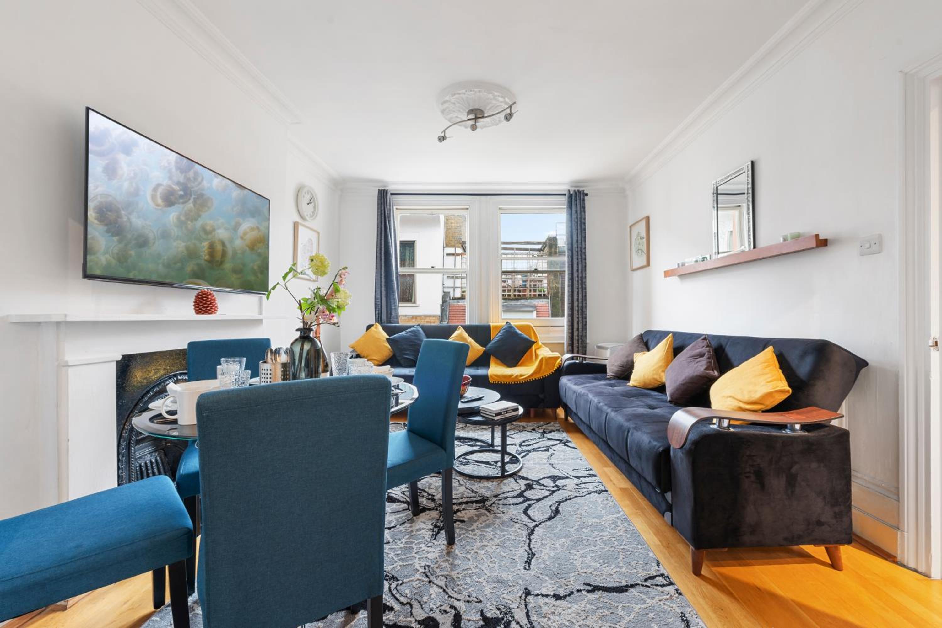 Modern Living in the Heart of Covent Garden! No Lift 6BC