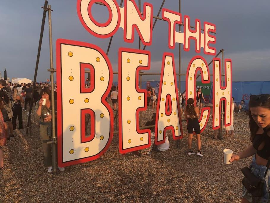 Poets Rest, free parking, EV socket fees apply walk to beach view 5
