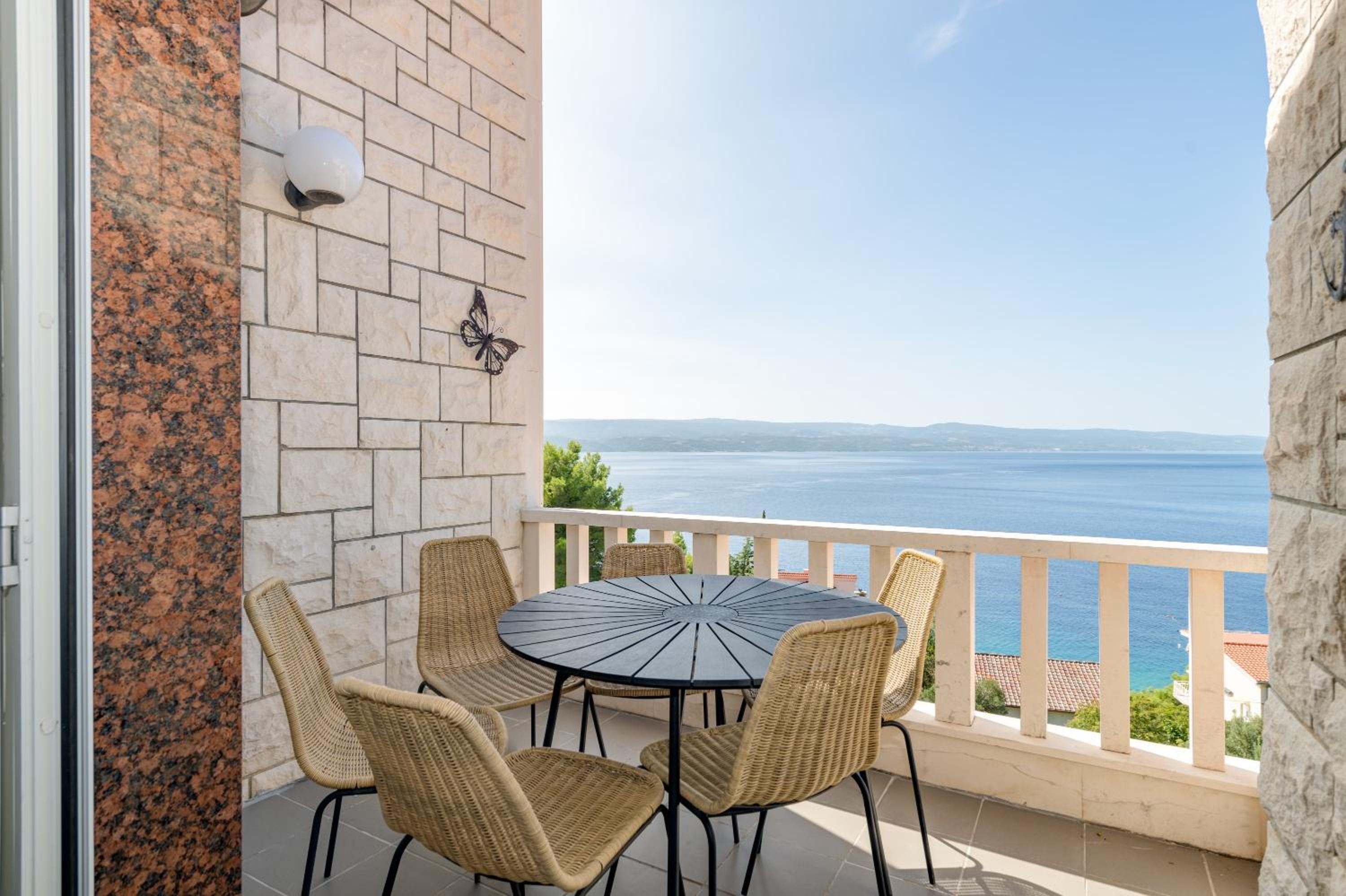 Apartments with pool Vrdoljak view 4