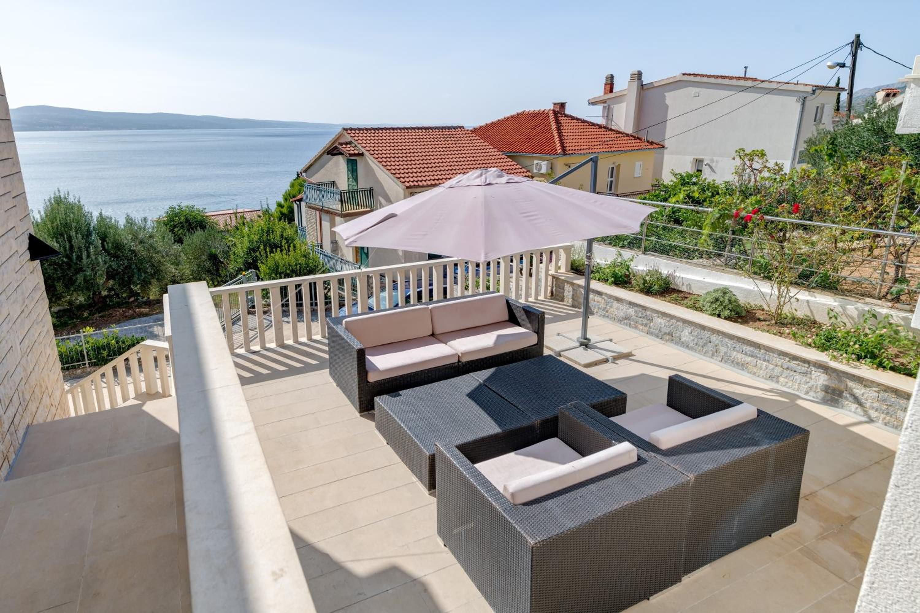 Apartments with pool Vrdoljak view 5