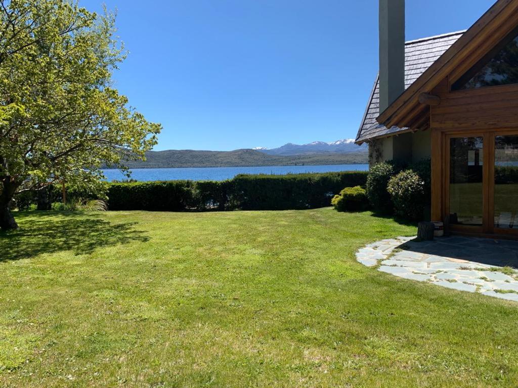 Casa con costa del lago