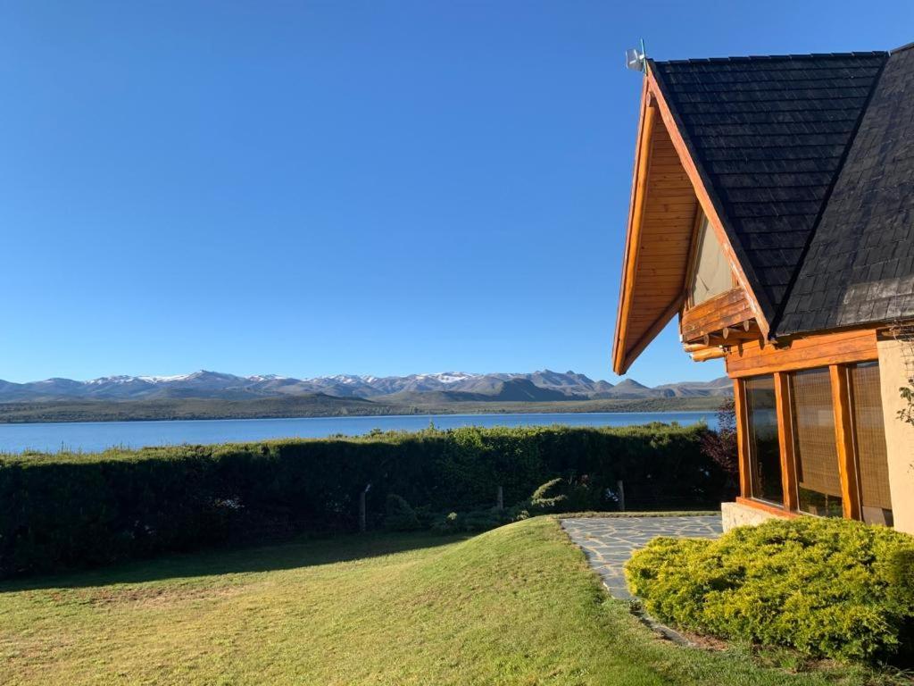 Casa con costa del lago