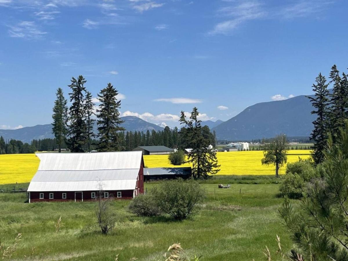 Modern Farmhouse- Conveniently Located in Kalispel view 5