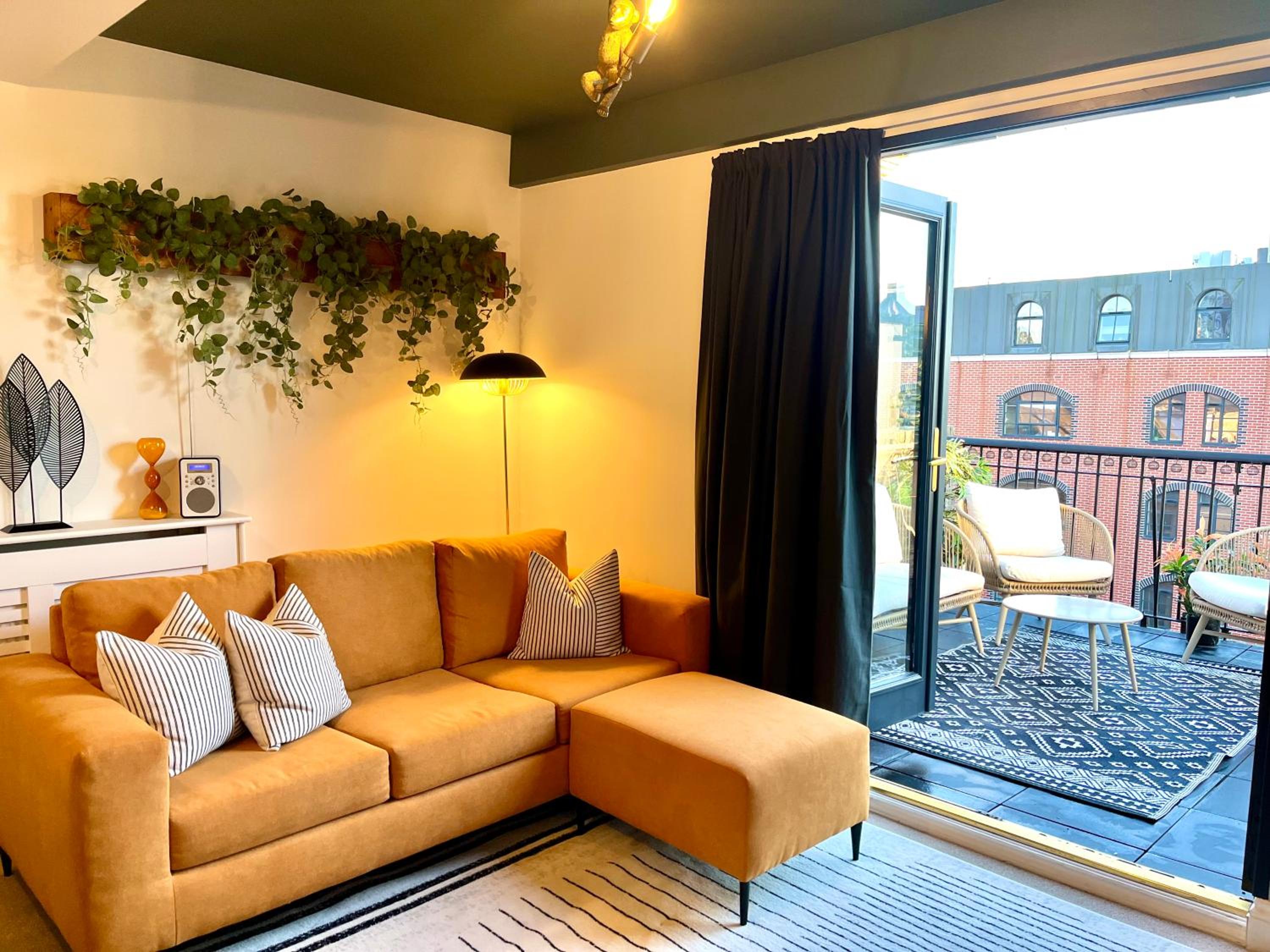 The Gallery - Bournemouth Town Centre - Beach 5 Minute Walk - Superfast WiFi - Outdoor Terrace - Sleeps 6 - Netflix - Contractor Friendly - Long Stay Rates view 5