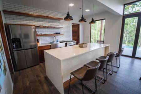 Cheerful 2 bedroom Villa with Pool
