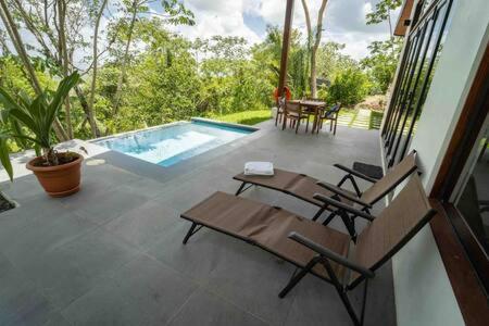 Cheerful 2 bedroom Villa with Pool