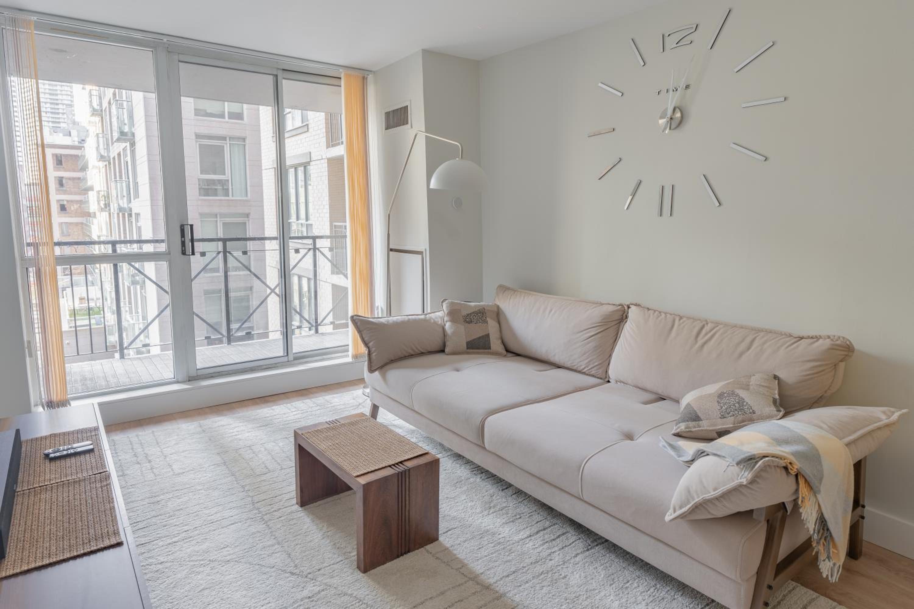 Boutique Suite in Downtown Toronto, Free Parking!