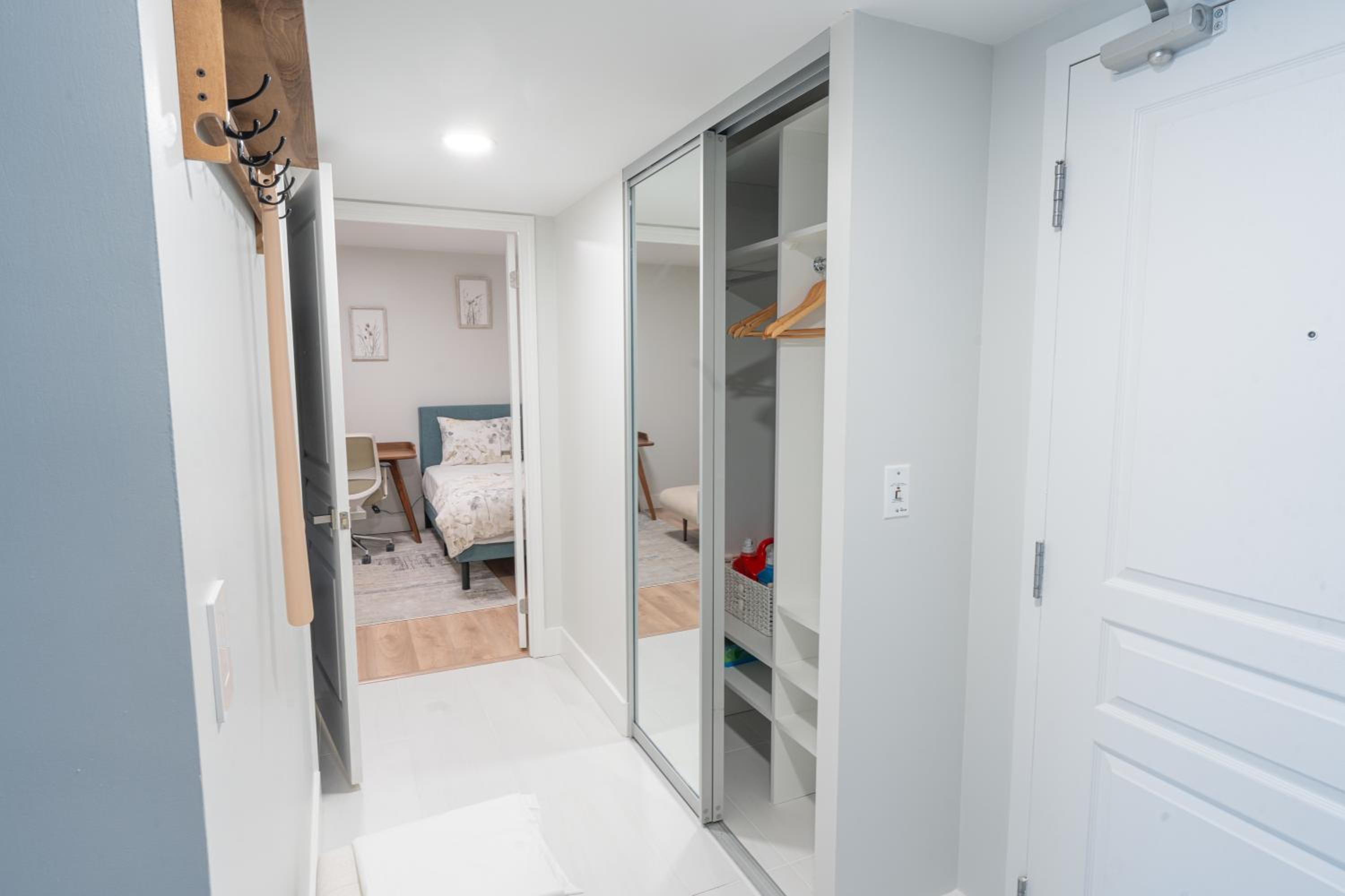 Boutique Suite in Downtown Toronto, Free Parking!