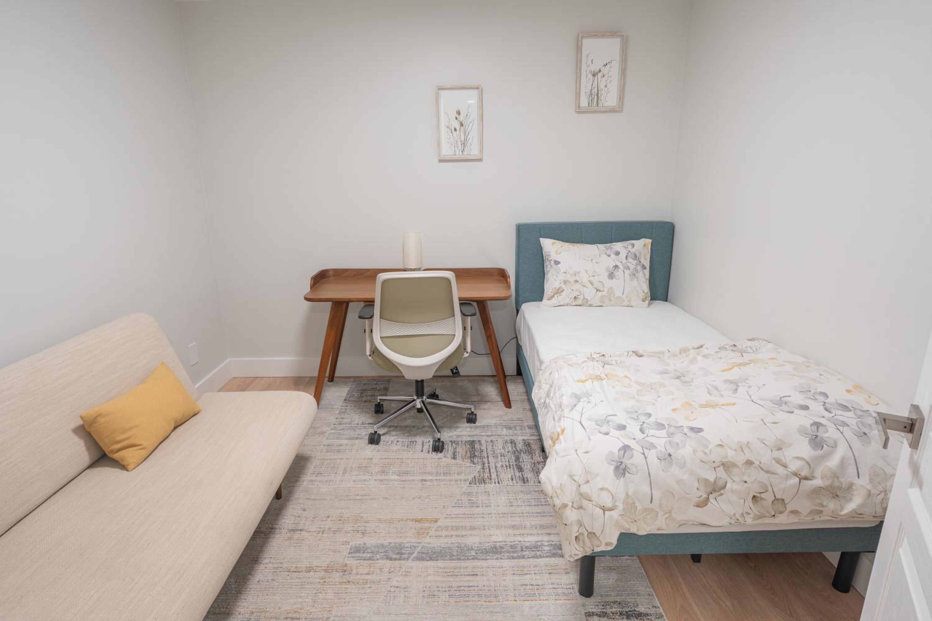 Boutique Suite in Downtown Toronto, Free Parking!