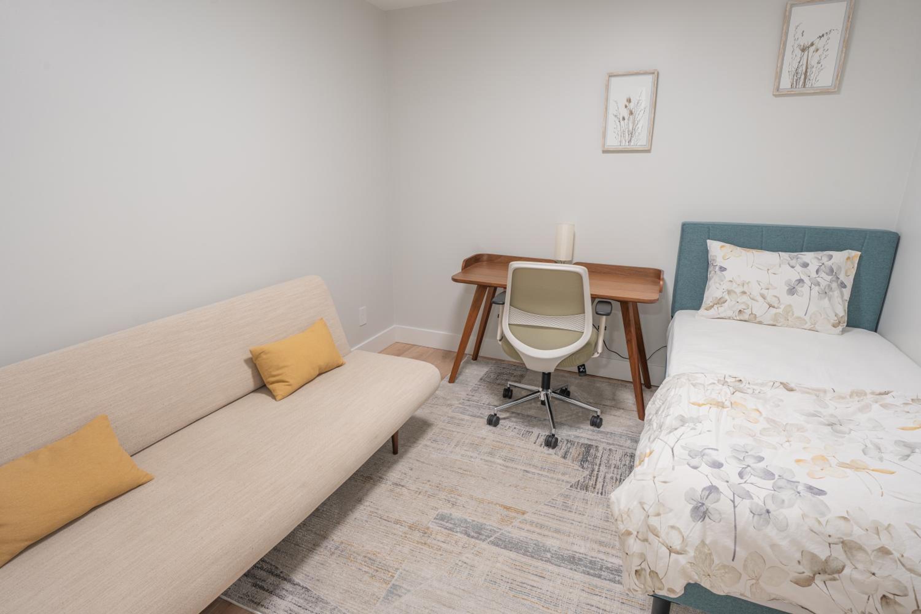 Boutique Suite in Downtown Toronto, Free Parking!