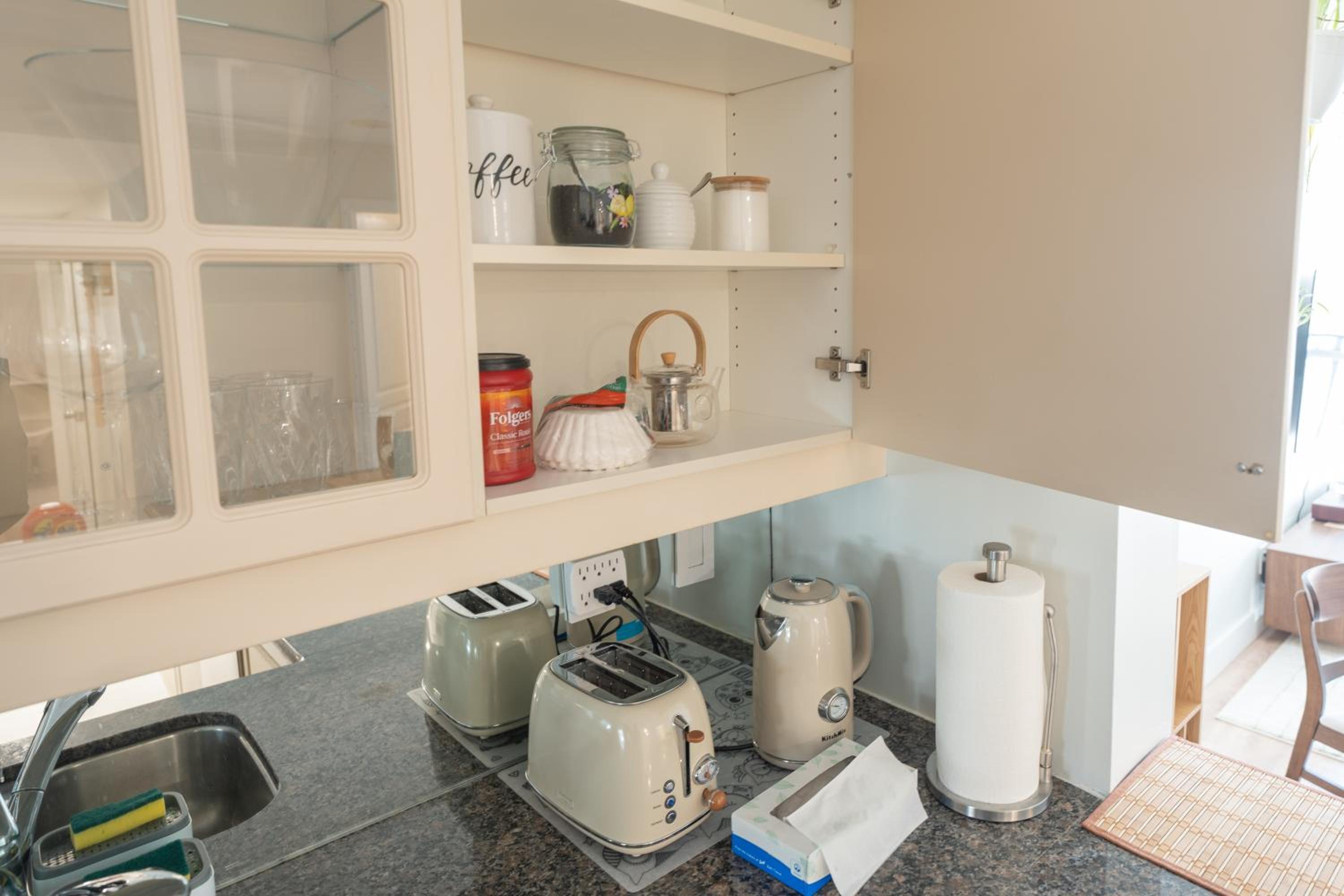 Boutique Suite in Downtown Toronto, Free Parking!