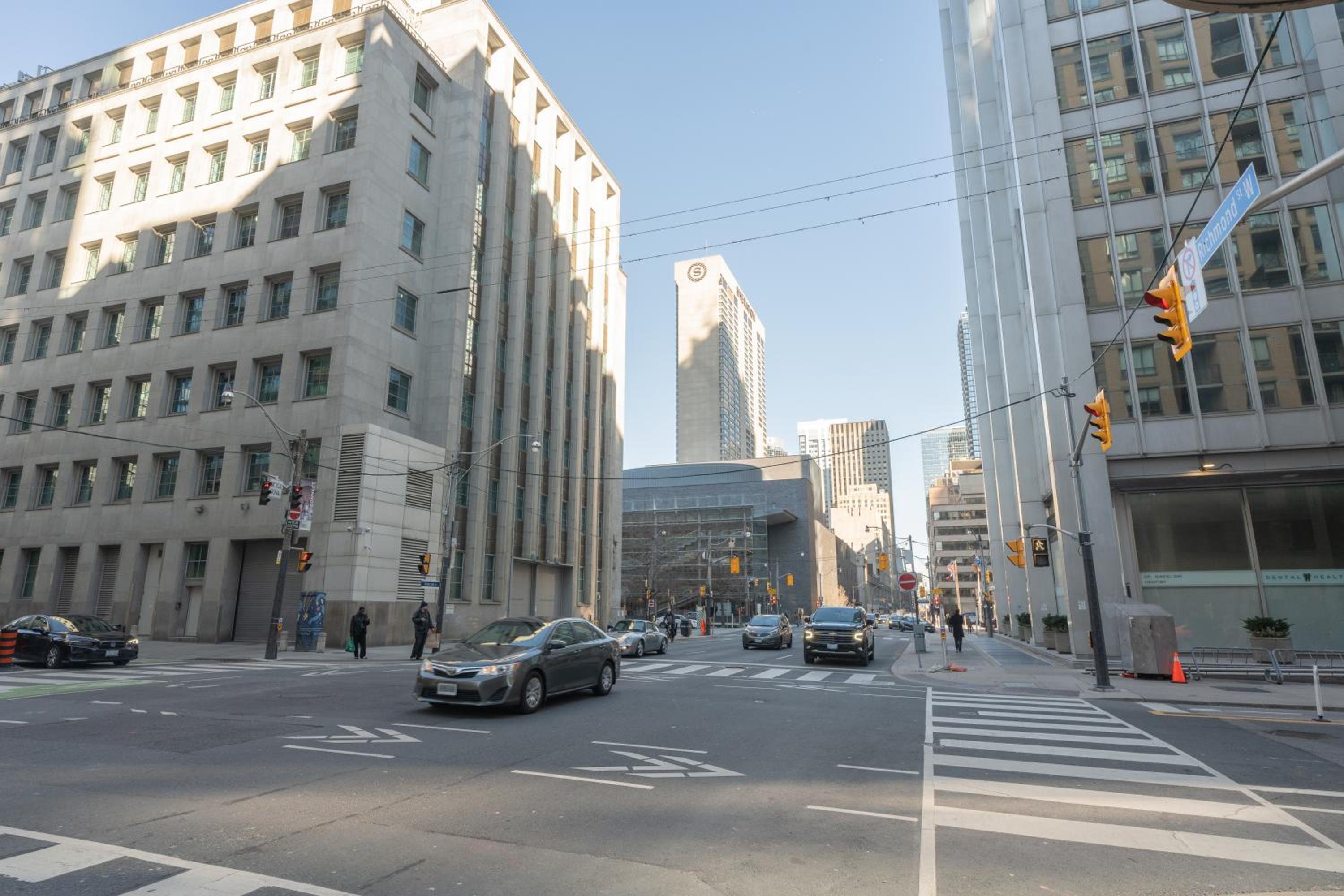 Boutique Suite in Downtown Toronto, Free Parking!